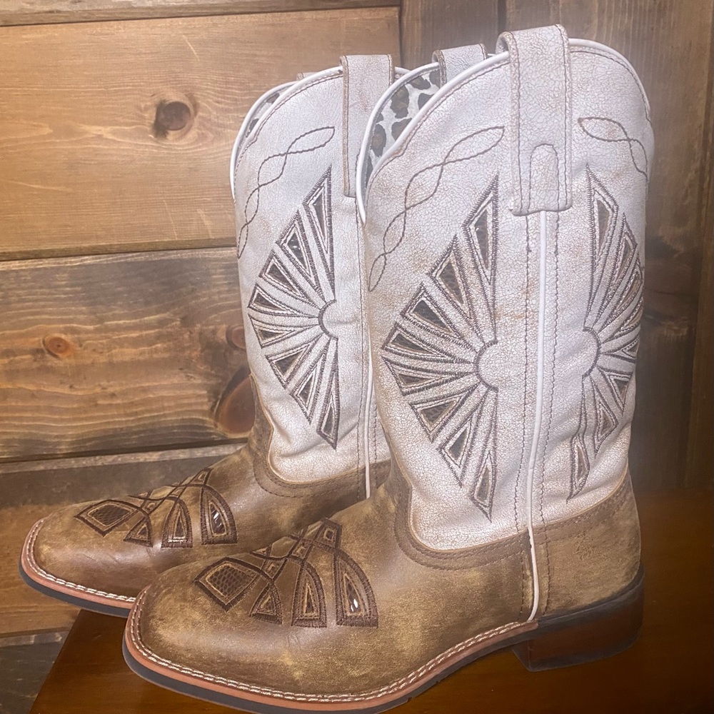 GORGEOUS Laredo Leather Square toe Cowboy Boots ! Size 9.5 Rare Color/Style ! - Picture 8 of 16